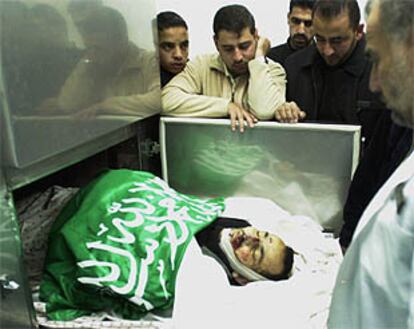 El cuerpo de Yacub Edkedik, en la morgue de la ciudad cisjordana de Hebrón.