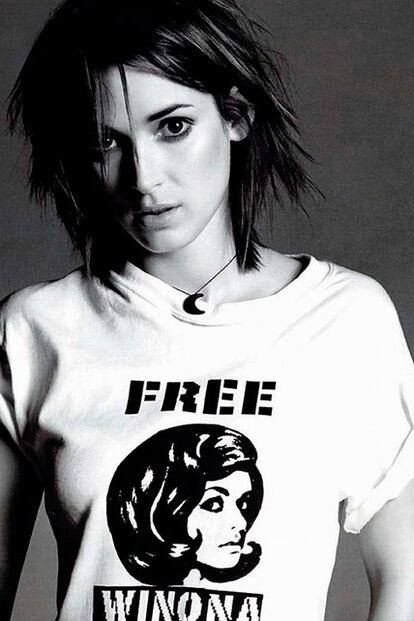 Con motivo del jucio en el que Winona Ryder estaba acusada de robo, una tienda de Los Ángeles vendió cientos de camisetas con el eslogan "Winona libre". La actriz apoyó la causa y posó con una de estas camisetas para la portada de la revista W en 2002.
