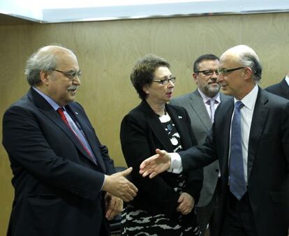 El consejero de Economía, Andreu Mas-Colell, junto al ministro de Hacienda, Cristóbal Montoro.