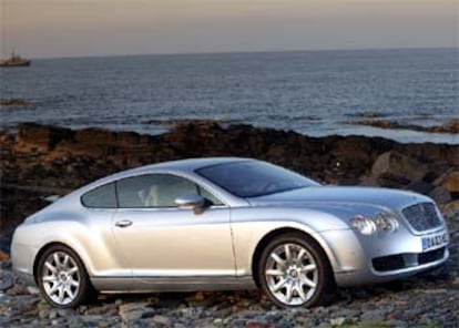 El Continental GT tiene una línea imponente, pero con una imagen más discreta y unas medidas menos exageradas que las grandes berlinas de Bentley.