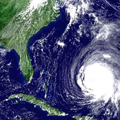 El centro del huracán se desplaza hacia el noroeste, en una imagen tomada por satélite.