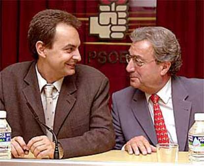 Rodríguez Zapatero, con el presidente de la patronal alemana, Dieter Hundt, ayer, en la sede del PSOE.