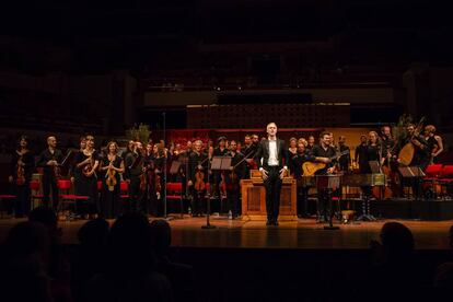 Sébastien Daucé y su Ensemble Correspondances saludan al público que llenaba el Vredenburg de Utrecht.