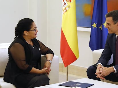 Pedro Sánchez, este viernes en La Moncloa con la presidenta del Parlamento Centroamericano, Irma Amaya.