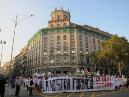 Momento de una reciente manifestación de personal sanitario ante la fachada del ICS en Barcelona