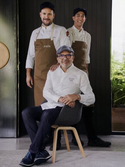 El restaurante Amós, el proyecto madrileño del chef  navarro Jesús Sánchez, afincado en Villaverde de Pontones (Cantabria), donde gestiona El Cenador de Amós (tres estrellas Michelin y tres soles Repsol) inagura carta de temporada y terraza en el hotel Rosewood Villa Magna. Se trata de un acogedor espacio semicubierto, con un arce japonés estratégicamente situado en el centro que ordena el patio. 
