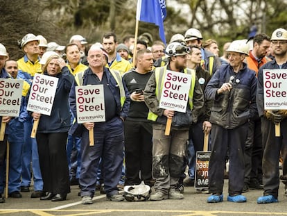 Trabajadores de Tata se manifiestan en Port Talbot.