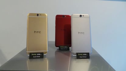 Disponible en dorado, plateado, granate y gris oscuro, el HTC One A9 tiene tan solo 7 milímetros de grosor y está construido en aluminio.