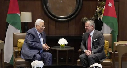 El presidente palestino, Mahmud Abbas, y el rey Abdalá II de Jordania, el miércoles en Amán.