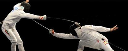 José Luis Abajo ejecuta un tocado al húngaro Gabor Boczko en el combate por el bronce.
