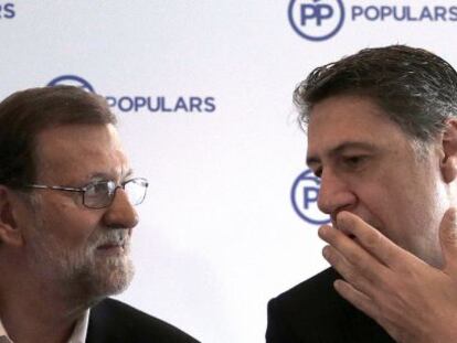 El presidente del Gobierno en funciones y l&iacute;der del PP, Marinao Rajoy, junto a Xavier Garc&iacute;a Albiol (d), al inicio de la junta directiva de los populares catalanes.