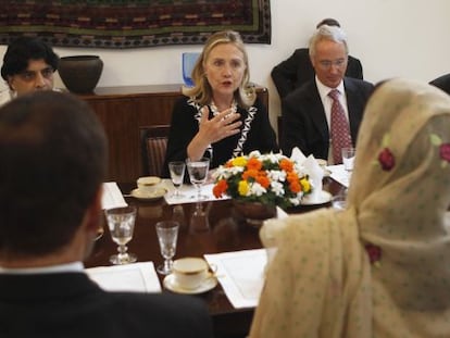 La secretaria de Estado de EE UU, Hillary Clinton, en Pakistán.