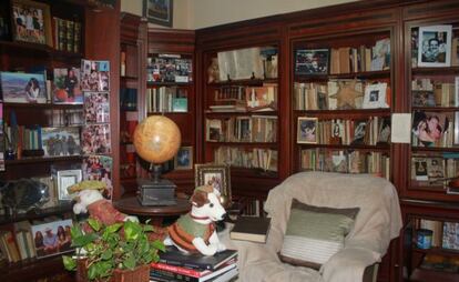 El salón de Elisa María Sousa donde tiene sus libros