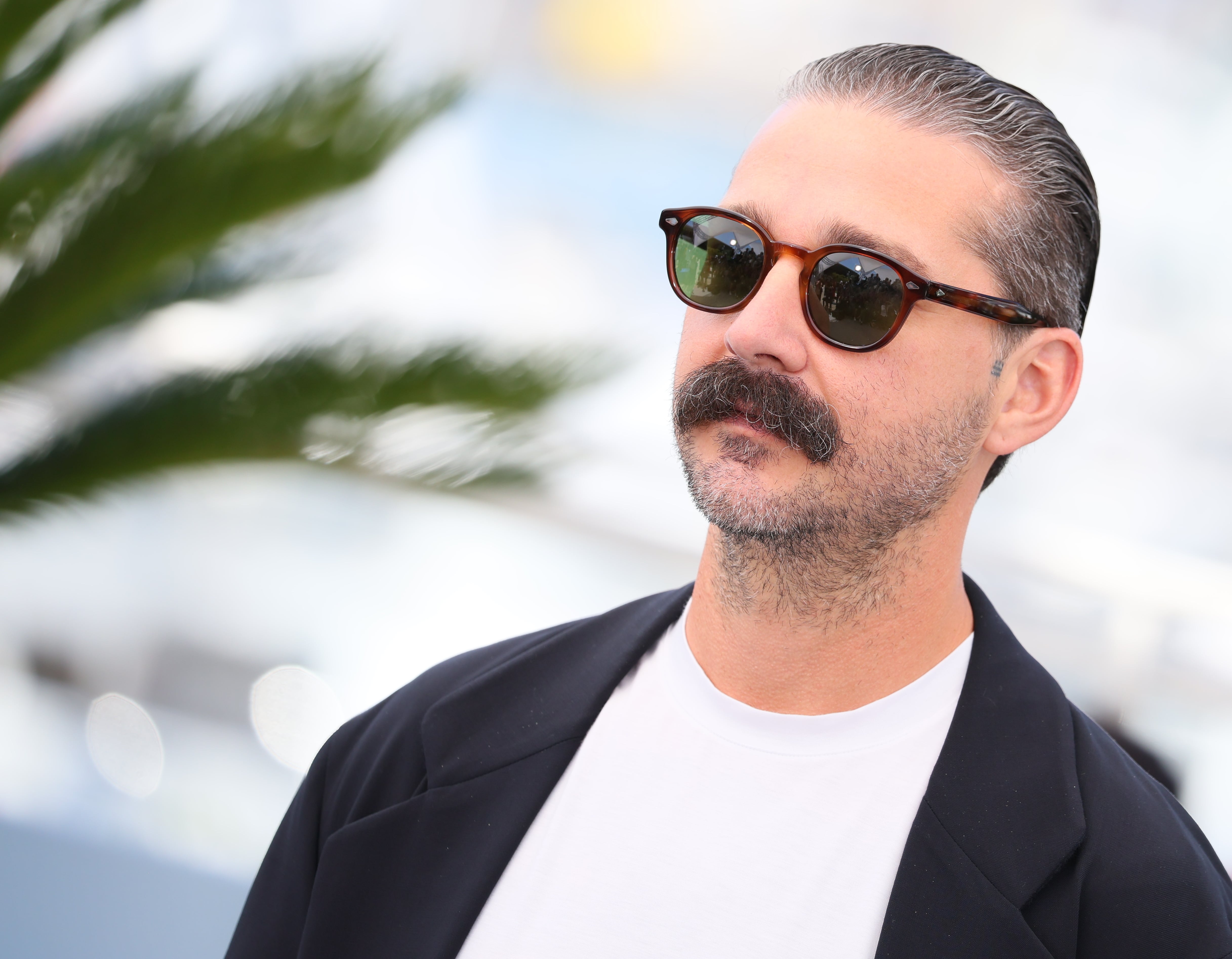 Shia LaBeouf llega a un acuerdo judicial con su expareja FKA Twigs, quien le demandó por agresión sexual y maltrato 1 Shia LaBeouf posa en la 78ª edición del Festival de Cine de Cannes, en mayo de 2025, en una de sus pocas apariciones públicas.