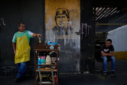 Un stencil del presidente venezolano Hugo Chávez en Caracas, (Venezuela).