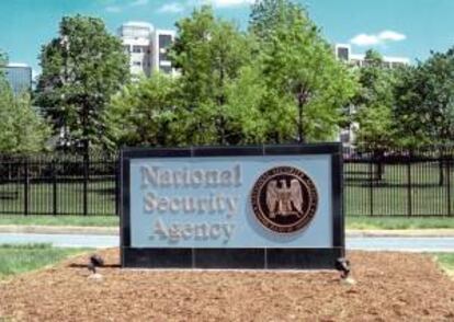Fotografía con fecha desconocida facilitada por la Agencia de Seguridad Nacional (NSA) que muestra el logotipo de la NSA en la sede de Fort Meade, Maryland, EE.UU.