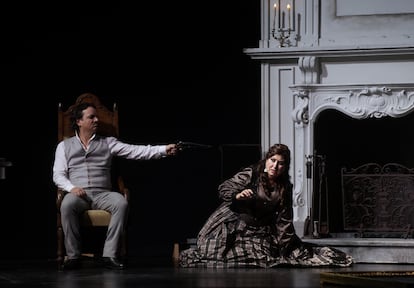 Artur Ruciński (Renato) y Anna Pirozzi (Amelia), los dos grandes triunfadores del estreno, en su gran escena al comienzo del tercer acto de la ópera.