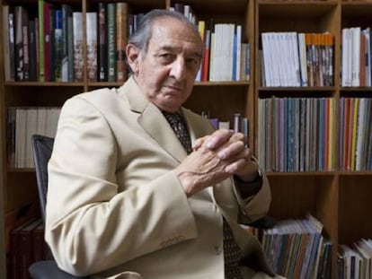 Eduardo Lizalde, en su despacho de la Biblioteca de M&eacute;xico. 