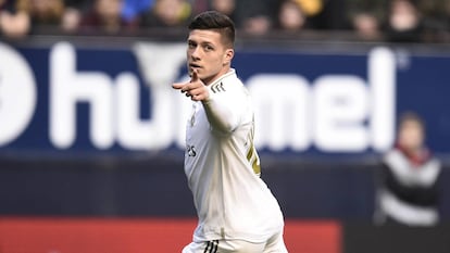 Jovic celebra un gol con el Madrid.