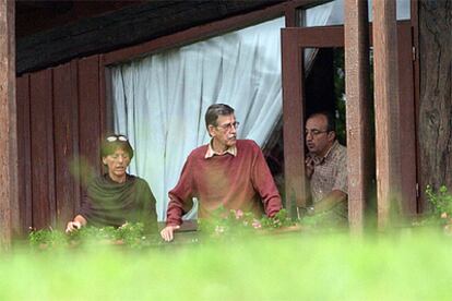 Julen Madariaga, en el centro, durante su detención el pasado martes.