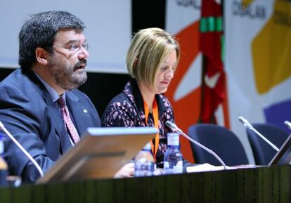 Juan Mari Aburto, en primer plano, en la jornada de Osalan.