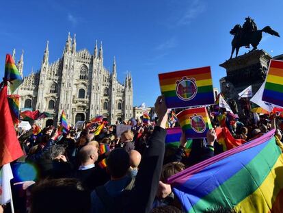 Concentraci&oacute;n en Mil&aacute;n a favor de la ley de uniones homosexuales.