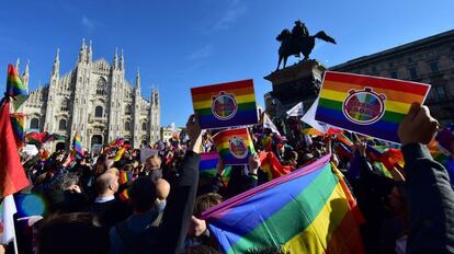 Concentración en Milán a favor de la ley de uniones homosexuales.