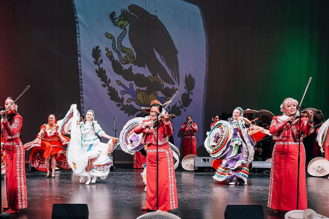 El momento en la cumbre del Mariachi Reyna de Los Ángeles, eclipsado por su presunta afiliación con el trumpismo