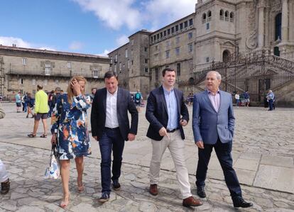 Carmela Silva, Valentín González Formoso, Gonzalo Caballero y José Tomé, este domingo en el Obradoiro.