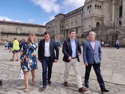 Carmela Silva, Valentín González Formoso, Gonzalo Caballero y José Tomé, este domingo en el Obradoiro.