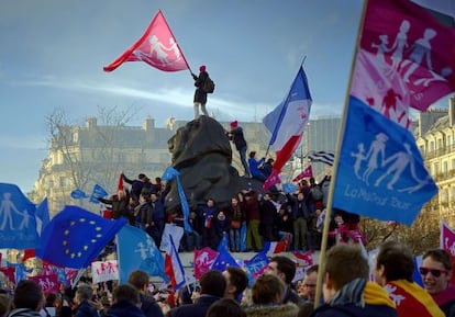 Manifestaci&oacute;n en contra de la Ley de Familia del Gobierno franc&eacute;s.