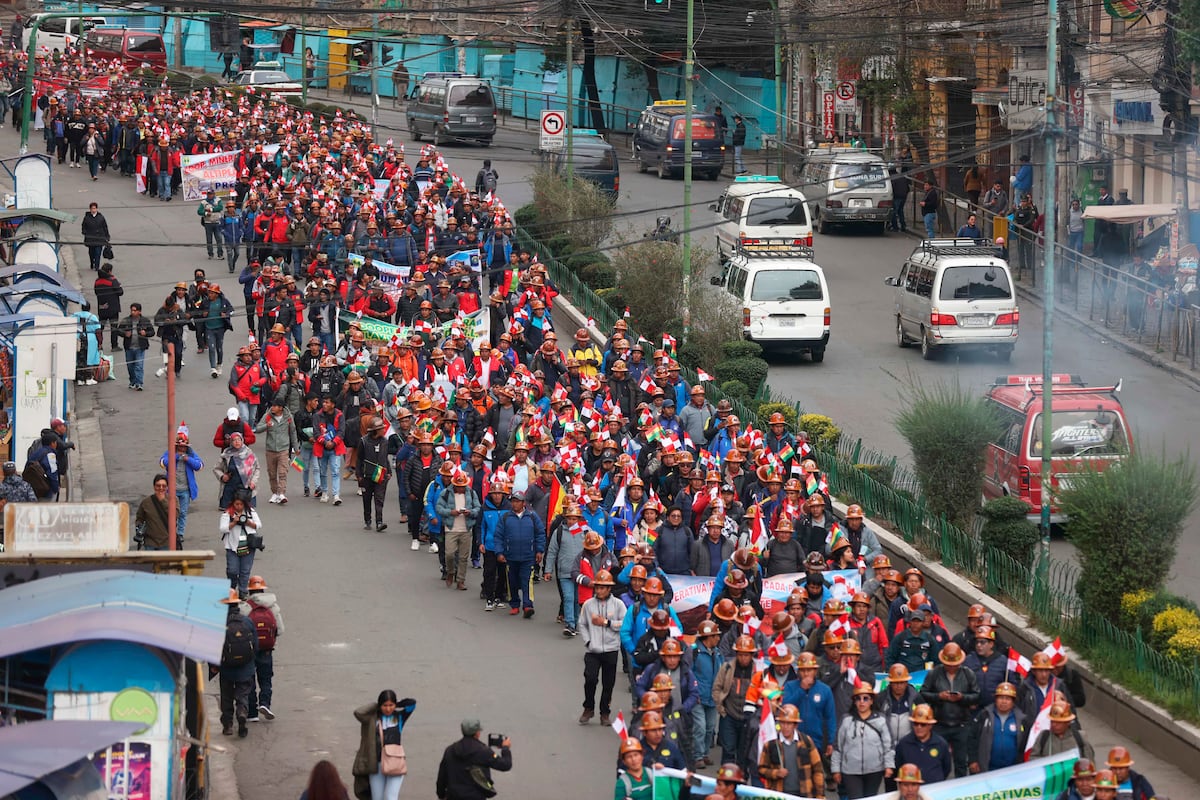 Protestas y bloqueos de carreteras en Bolivia contra la eliminación de ...