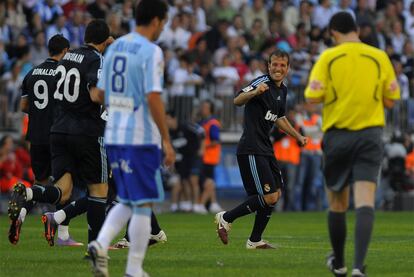 Van der Vaart pone el empate en el marcador nada más comenzar la segunda parte.