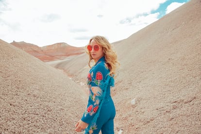 La cantante estadounidense Margo Price, en un retrato promocional tomado en Bentonite Hills (Utah), en 2022.