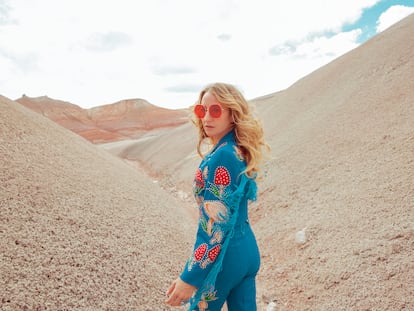 La cantante estadounidense Margo Price, en un retrato promocional tomado en Bentonite Hills (Utah), en 2022.