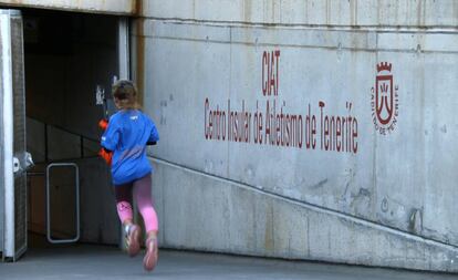 Una atleta, en el Centro Insular de Atletismo de Tenerife.