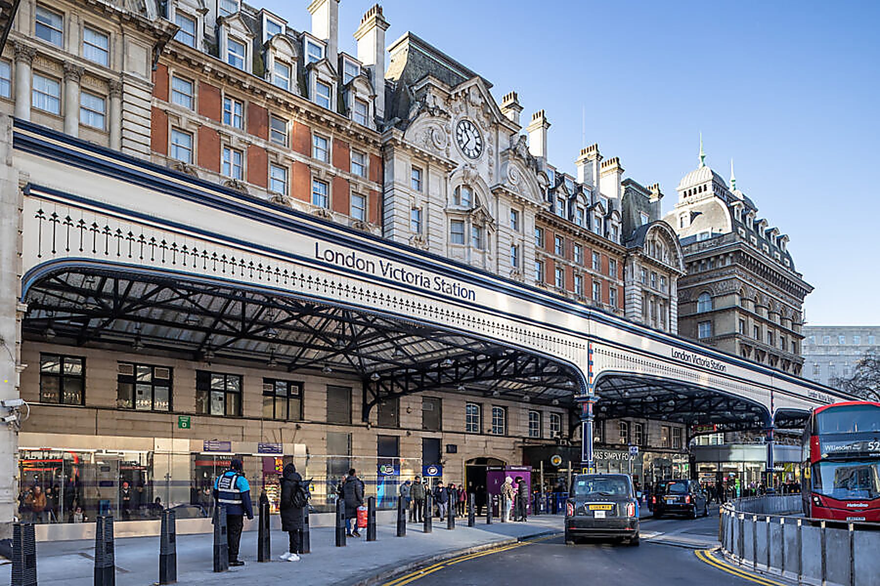 Cellnex y O2 firman un acuerdo para desplegar 5G en la línea ferroviaria de Brighton