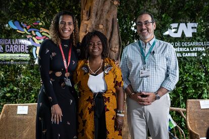 La ministra de Igualdad Racial de Brasil, Anielle Franco, y la vicepresidenta y ministra de Igualdad de Colombia, Francia Márquez, han inaugurado el pabellón de CAF-banco de desarrollo de América Latina y el Caribe, junto a su presidente ejecutivo, Sergio Díaz-Granados.