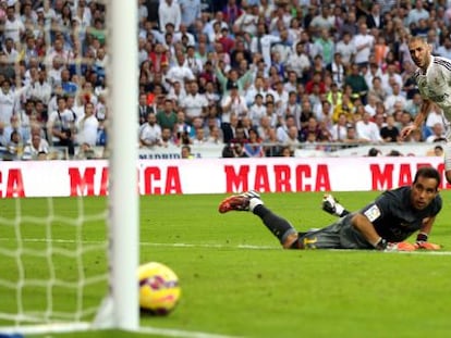 Benzema, en el momento del tercer gol blanco.