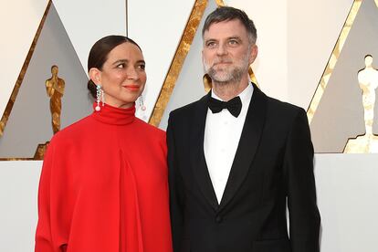 Maya Rudolph y Paul Thomas Anderson

La hilarante actriz de Saturday Night Live y el prestigioso director de obras de culto como Magnolia o Pozos de ambición han conformado durante los últimos 18 años una de las relaciones más cool, talentosas y envidiadas. No es de extrañar que medios como The Cut les hayan coronado como “la mejor pareja de famosos” que pasea actualmente por las colinas de la meca del cine. Nos sumamos al elogio.