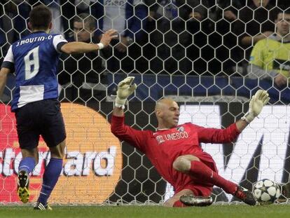 Moutinho marca el gol del Oporto. 