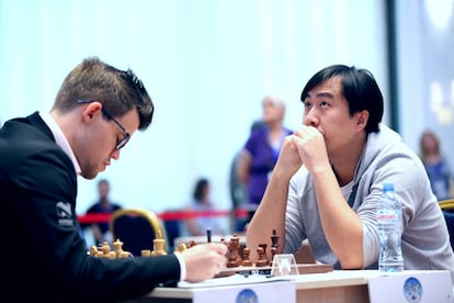 Carlsen, durante la partida que perdió ante Bu