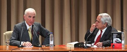 Gay Talese junto al periodista de EL PAÍS Juan Cruz.