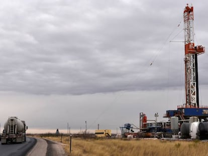 Torre de perforación petrolífera en la cuenca del Pérmico, en Nuevo México. reuters.