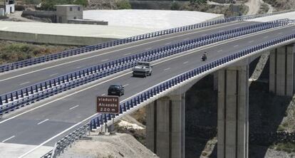 Viaducto de la Alcazaba, parte del tramo de la A-7 entre Albuñol y Adra.