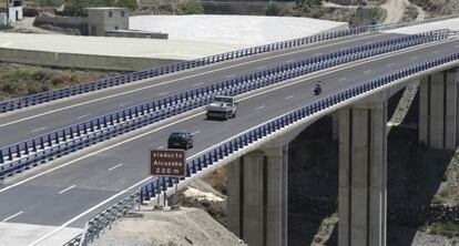 Viaducto de la Alcazaba, parte del tramo de la A-7 entre Albu&ntilde;ol y Adra.