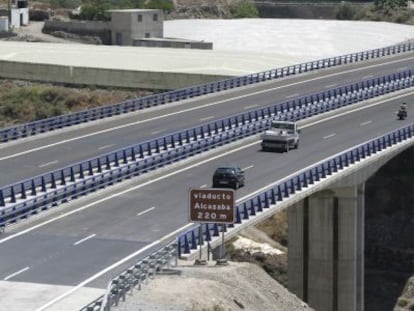 Viaducto de la Alcazaba, parte del tramo de la A-7 entre Albu&ntilde;ol y Adra.