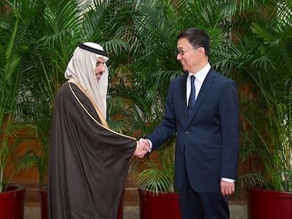 Chinese Vice President Han Zheng (R) meets with Saudi Foreign Minister Prince Faisal bin Farhan Al Saud (L) in Beijing, China, 20 November 2023.