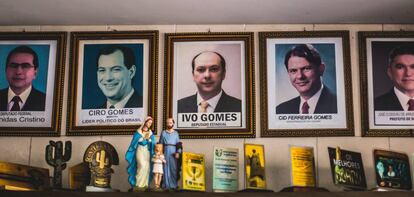 Retratos de parte do clã da família Ferreira Gomes em um café em Sobral.