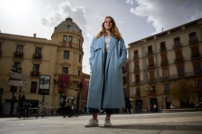 240319.- Daria Noskova, estudiante extracomunitaria de Ciencias Políticas, posa en el centro de Granada. 